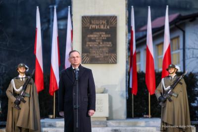 007_Prezydent_Andrzej_Duda_80_rocznica_pacyfikacji_Ochotnicy_Dolnej_20241222_PK2_8314.jpg
